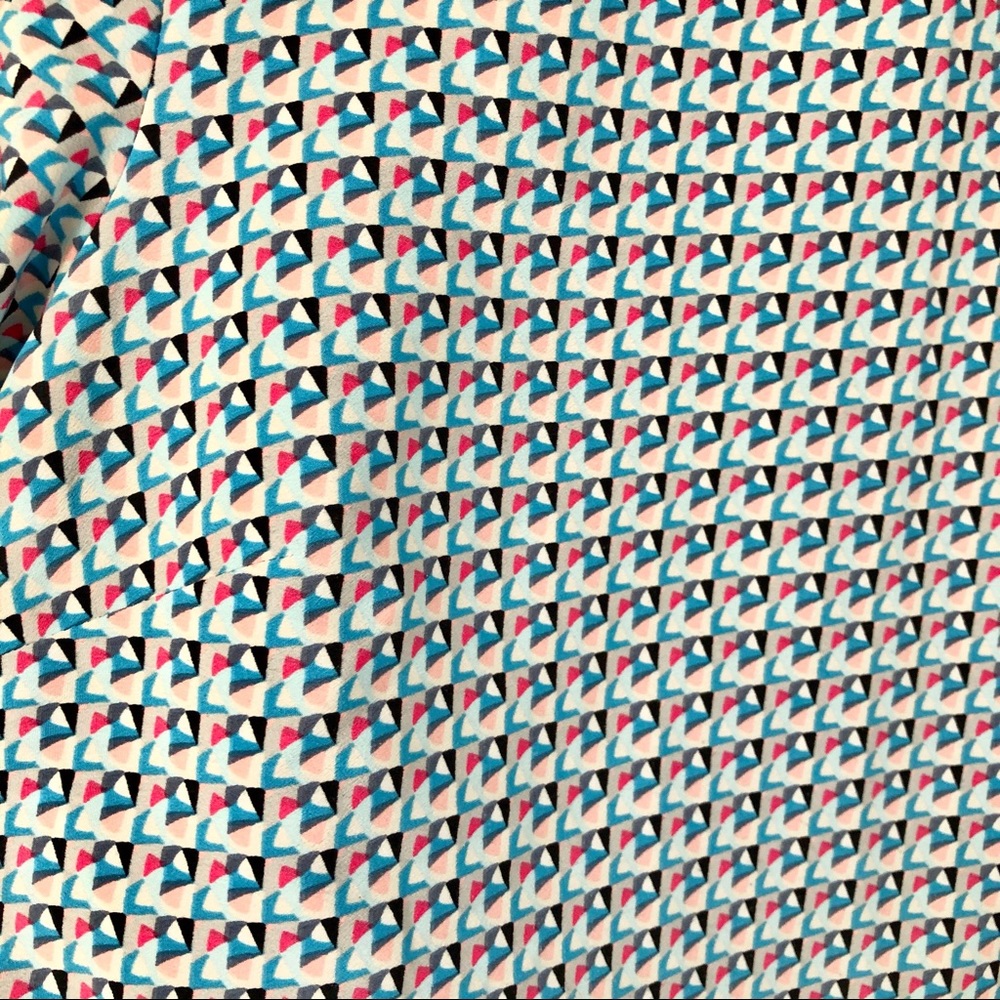 Forever21 Contemporary Geometric Pattern Top! - Picture 4 of 7
